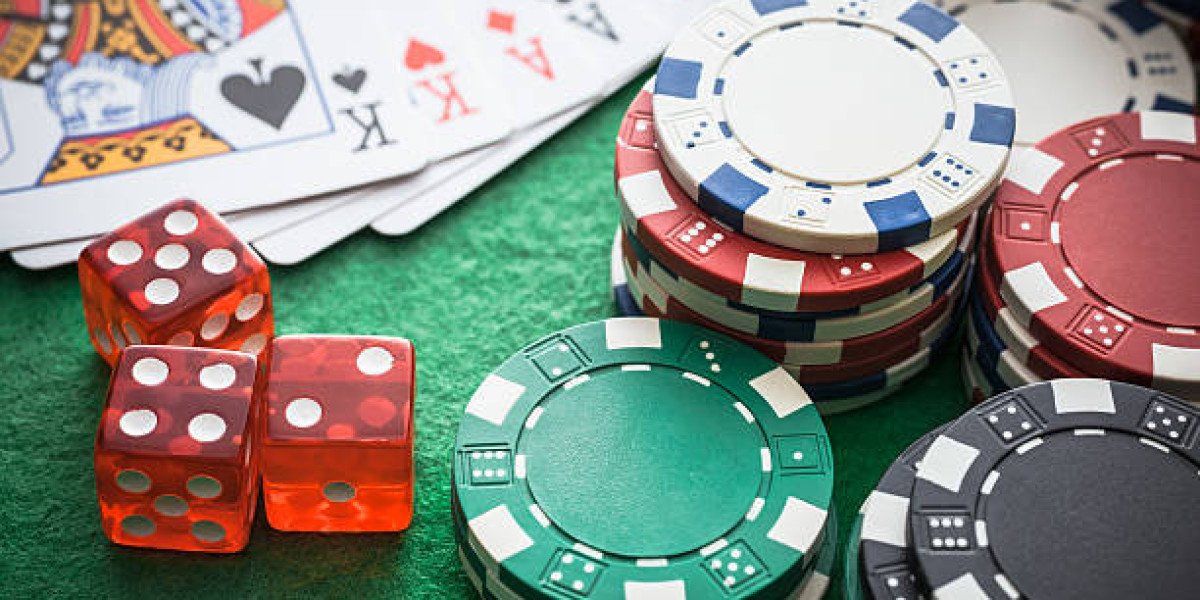 The Rise of Live Dealer Games: Bridging the Gap Between Online and Traditional Casinos in 2025